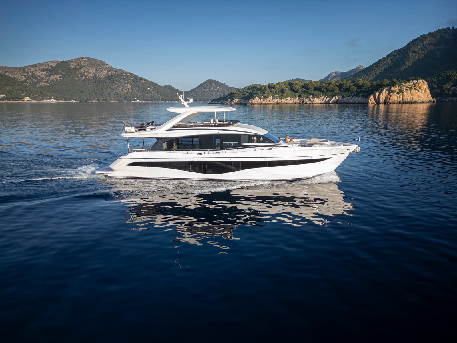 Princess Yachts Y80