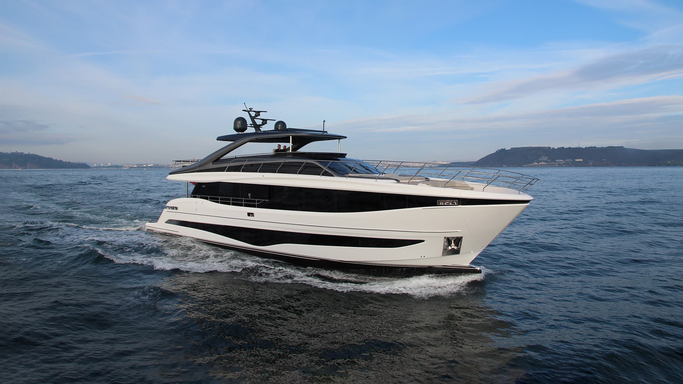 Princess Yachts Y95